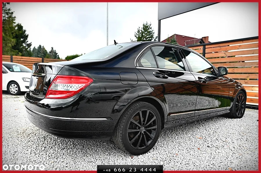 Mercedes-Benz Klasa C 180 CGI BlueEff Elegance - 12