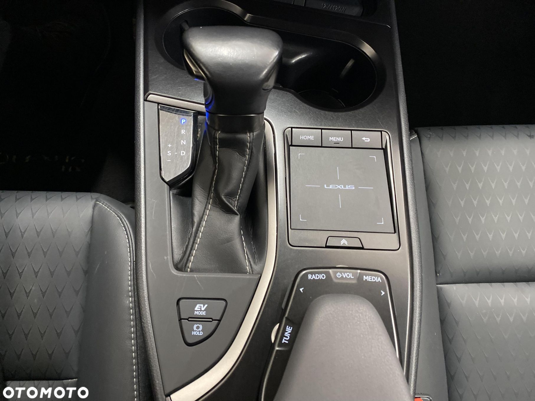 Lexus UX - 18