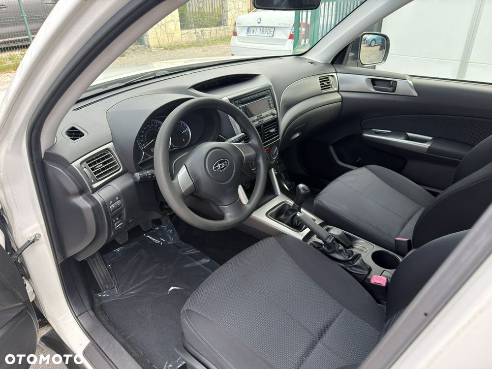 Subaru Forester 2.0X Trend - 12