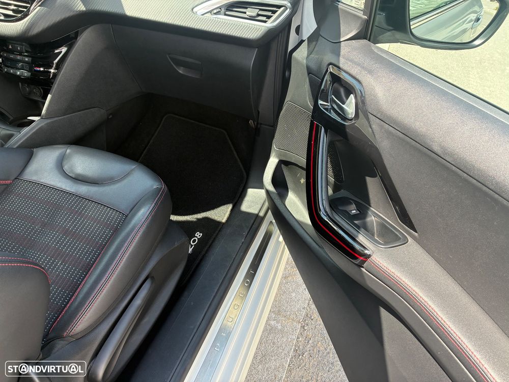 Peugeot 208 1.2 PureTech GT Line - 24