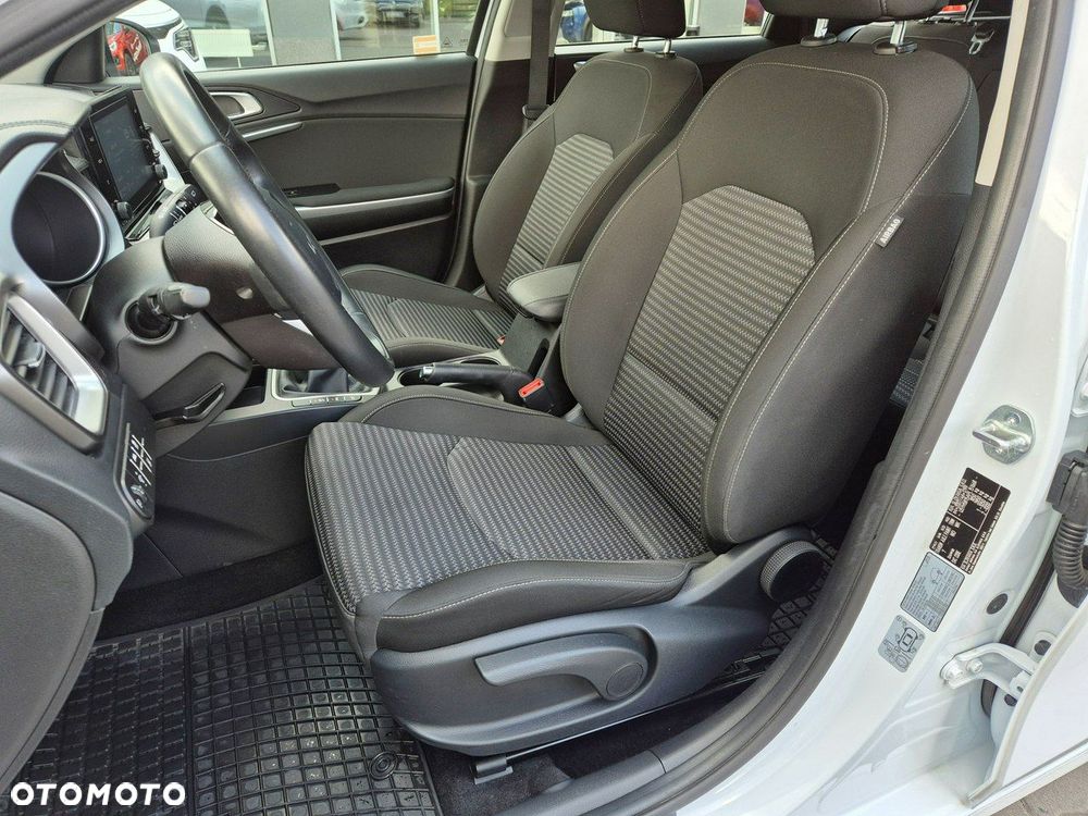 Kia Ceed 1.5 T-GDI M - 17