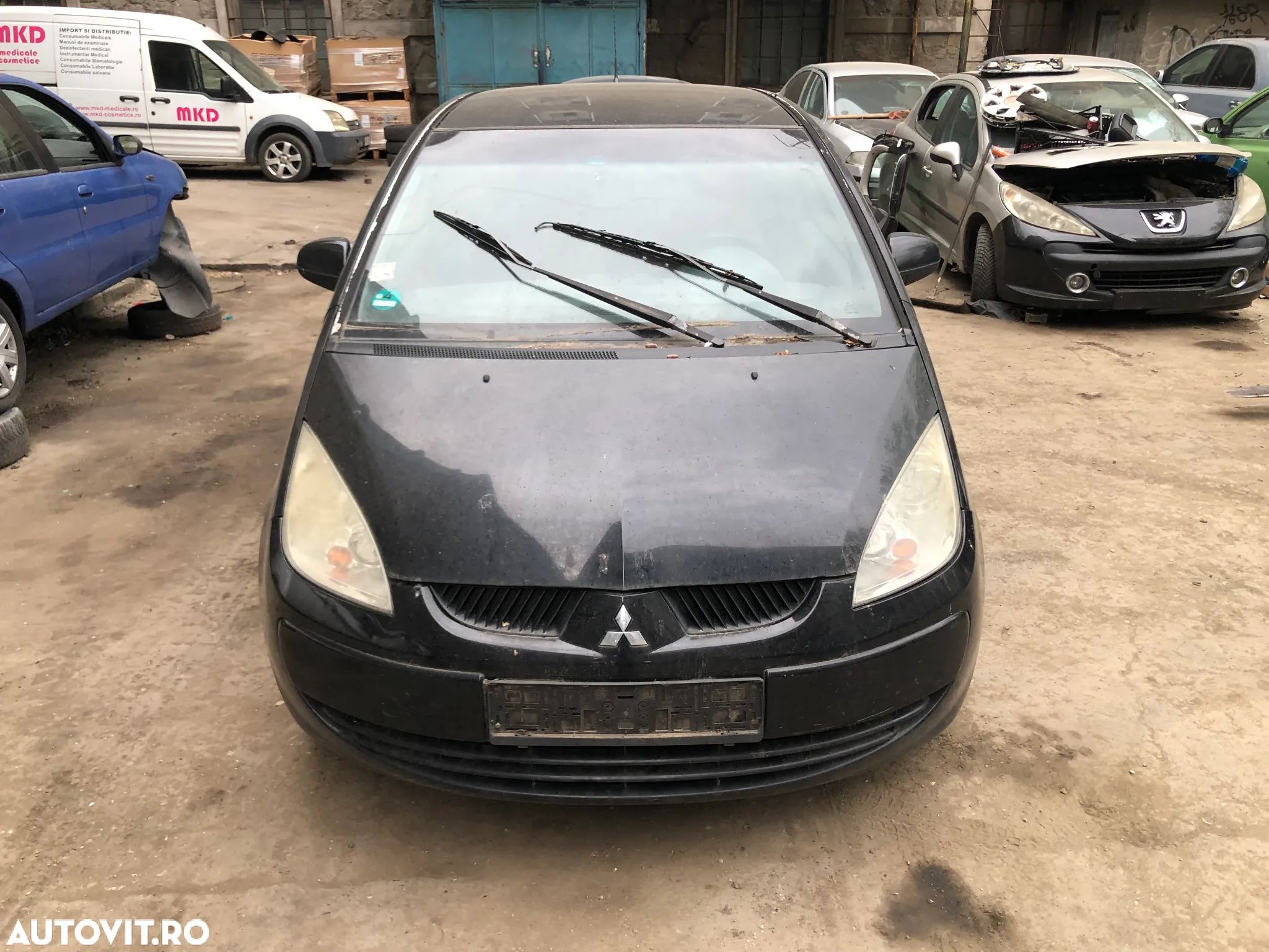 Dezmembrez Mitsubishi Colt CZ3 negru benzina 1.3 automat 2005 - 1