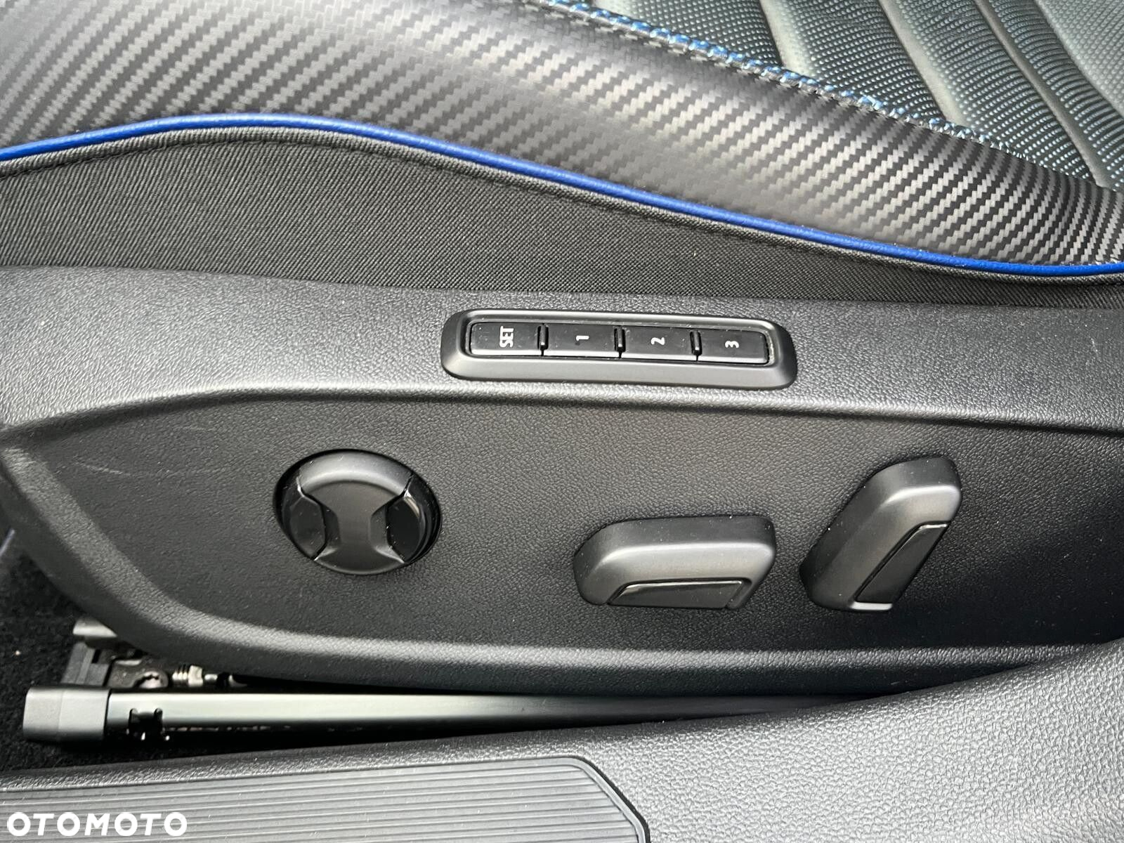 Volkswagen Golf - 24