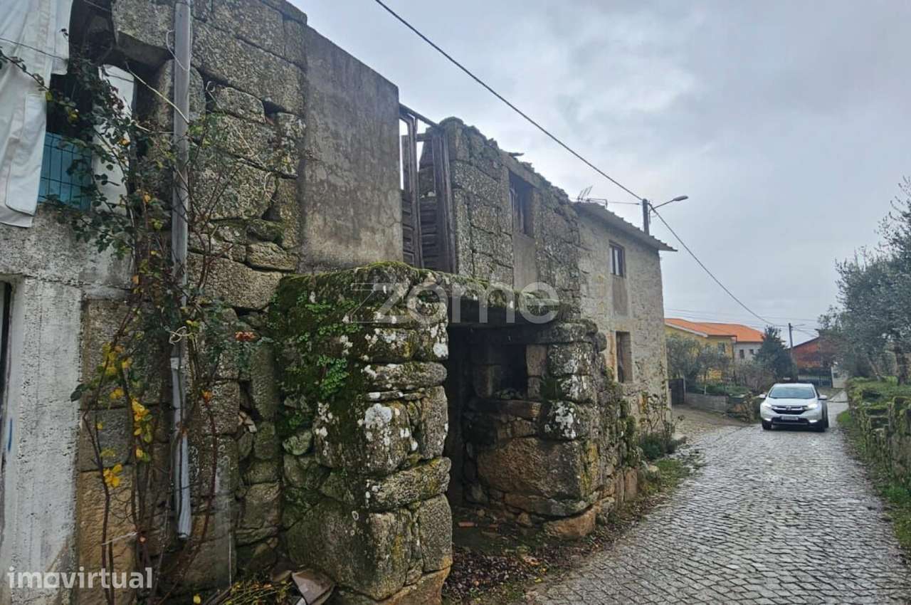 Vende-se casa em ruína localizada na Rua do Grichão, na aldeia de P... - Grande imagem: 4/5