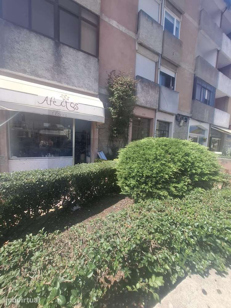 Loja de Rua com Montra | Coimbrões | Arrendamento | 400€/mês - Grande imagem: 4/17