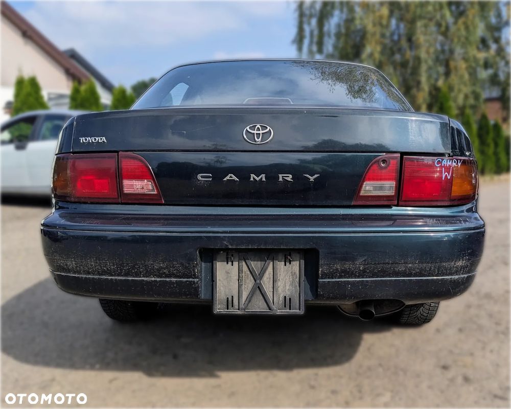 Toyota Camry III Sedan 2.2 131KM 1995 na części - 5