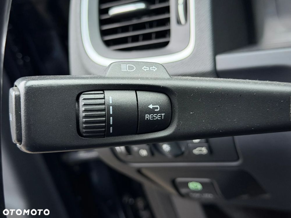 Volvo V60 T3 Momentum - 19