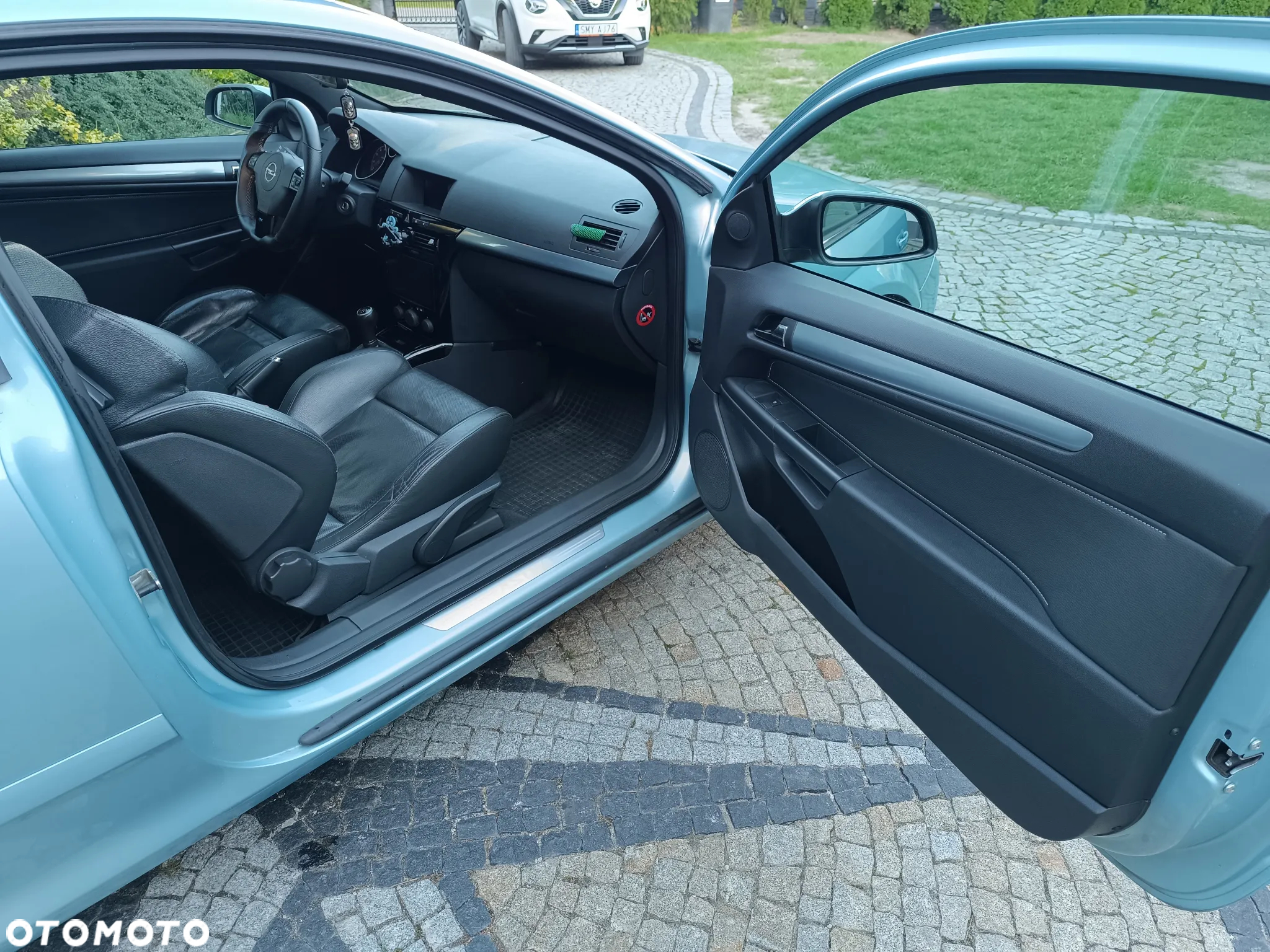 Opel Astra III GTC 1.4 Cosmo - 17