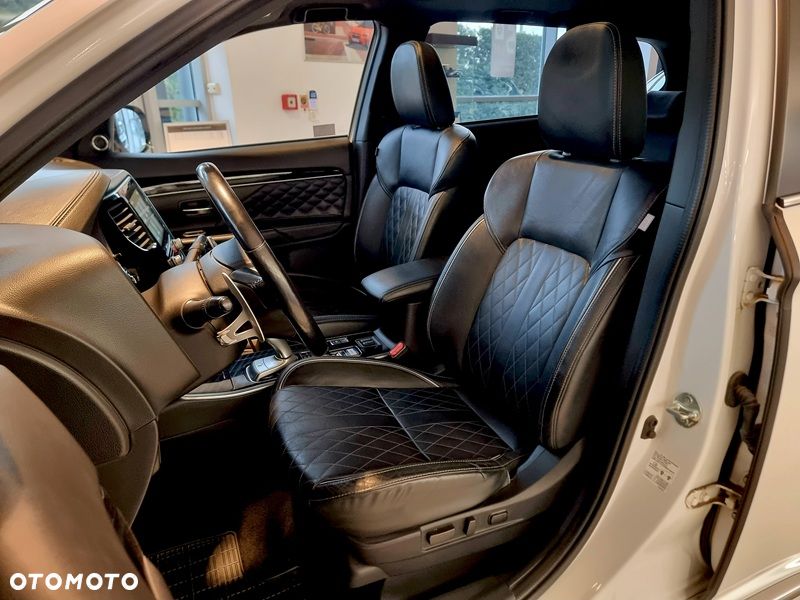 Mitsubishi Outlander Instyle + - 8