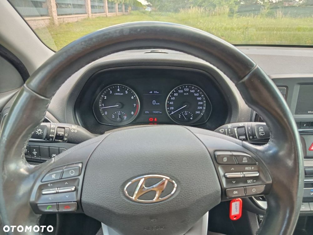 Hyundai i30 1.4 Classic + - 12