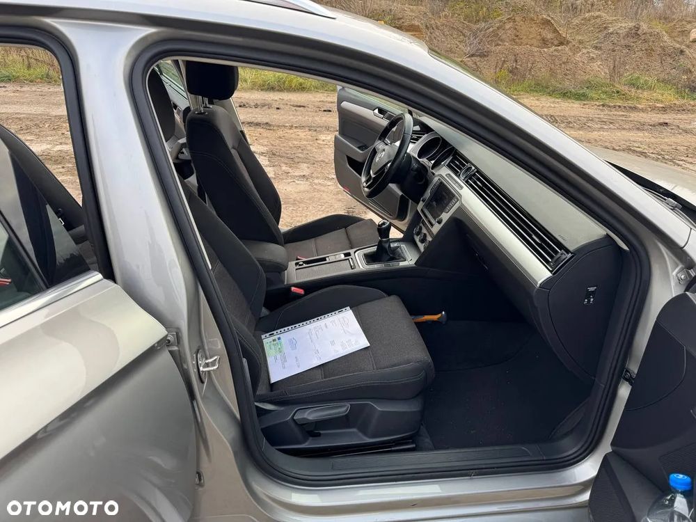 Volkswagen Passat 1.6 TDI BMT Comfortline - 11