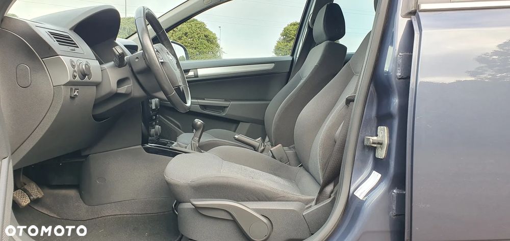 Opel Astra 1.6 150 Jahre - 7