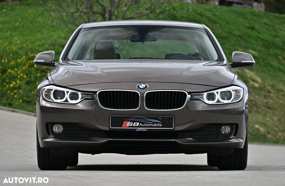 BMW Seria 3 320i Efficient Dynamics Edition - 14