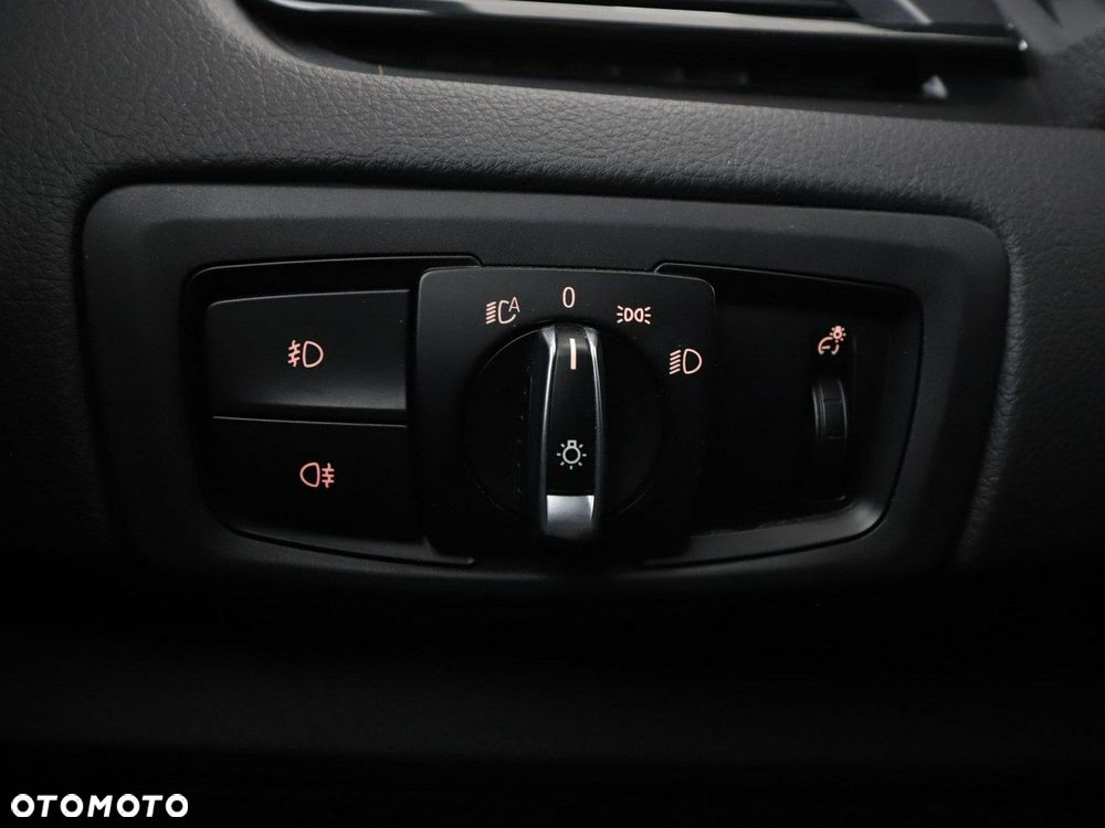 BMW Seria 2 218d - 32