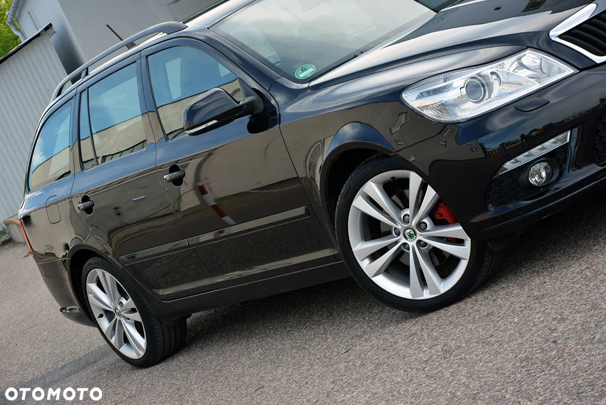 Skoda Octavia Combi 2.0 TDI CR DPF DSG RS - 10