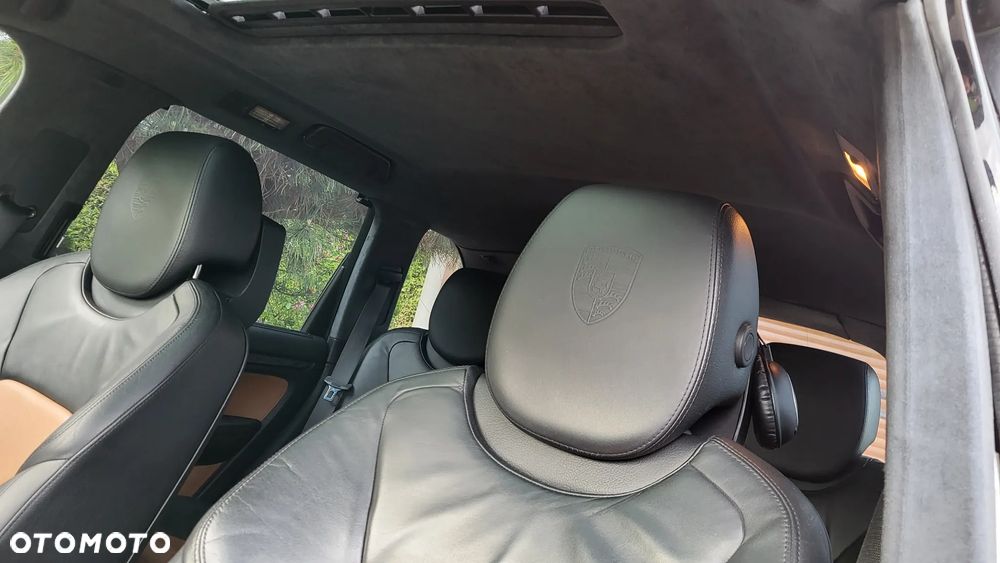 Porsche Cayenne Turbo S - 21