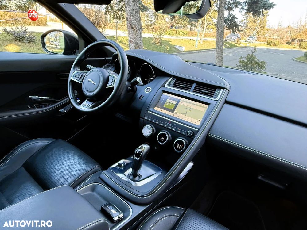 Jaguar E-Pace P300 AWD R-Dynamic SE - 10