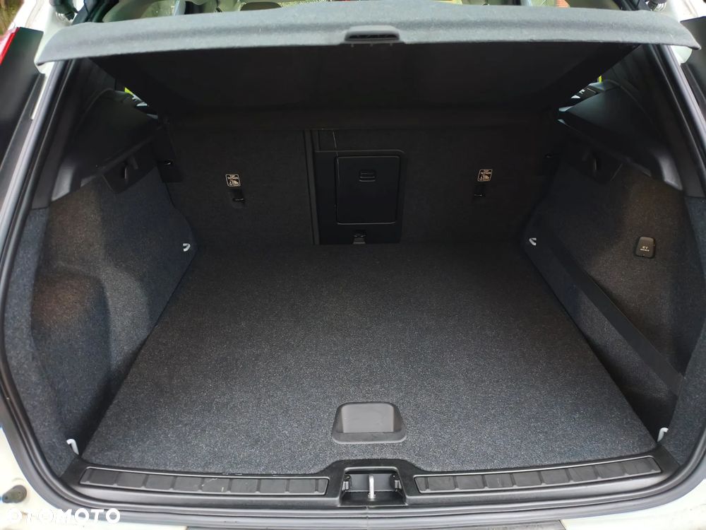 Volvo XC 40 T4 AWD Momentum Pro - 19