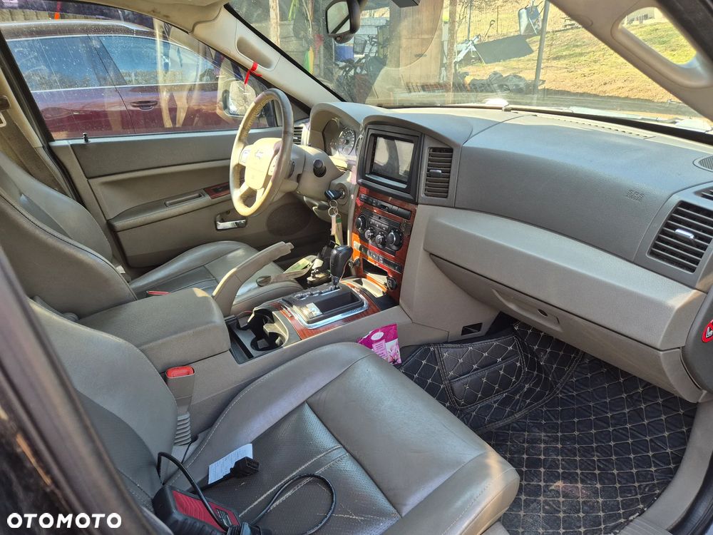 Jeep Grand Cherokee - 13