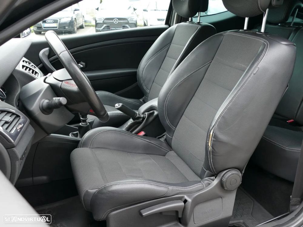 Renault Mégane Coupe 1.5 dCi GT Line EDC - 23