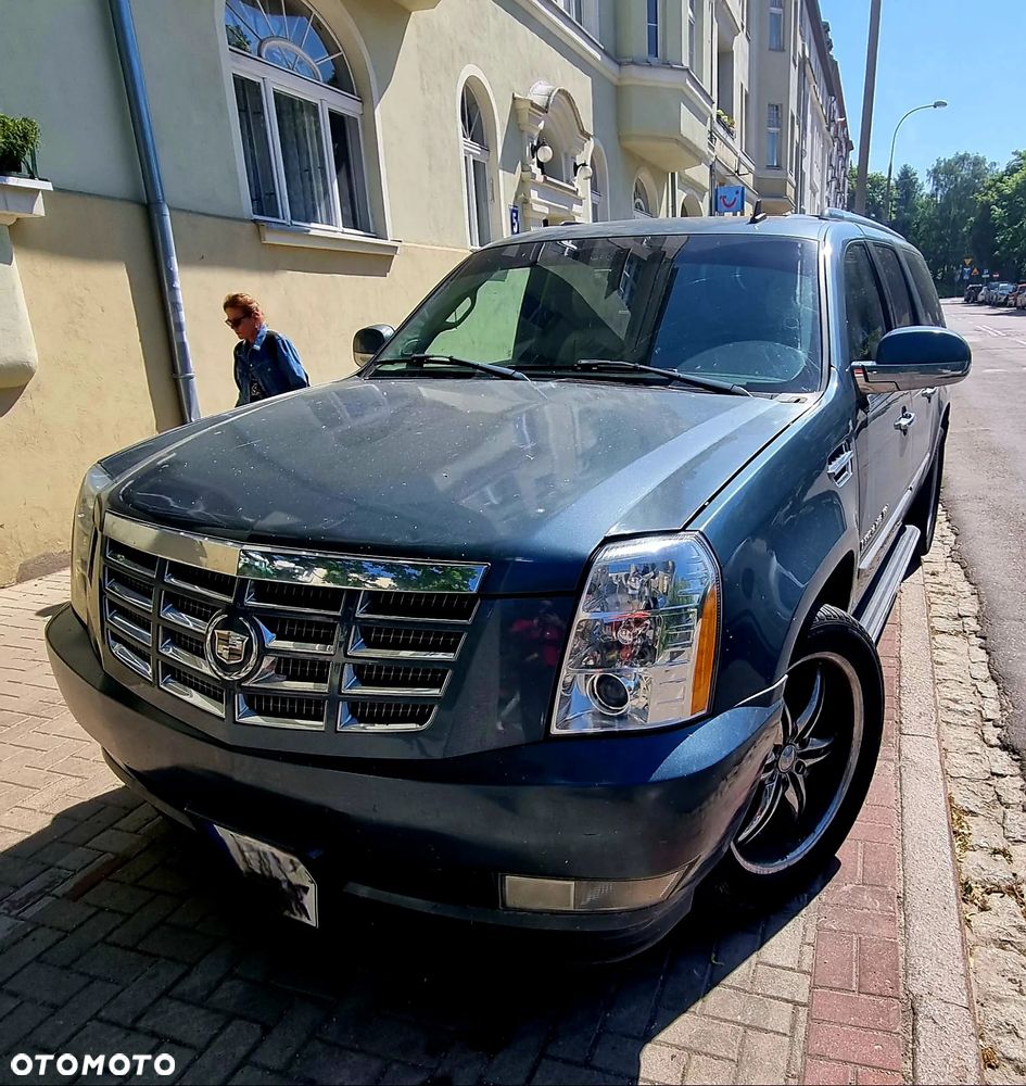 Cadillac Escalade - 2