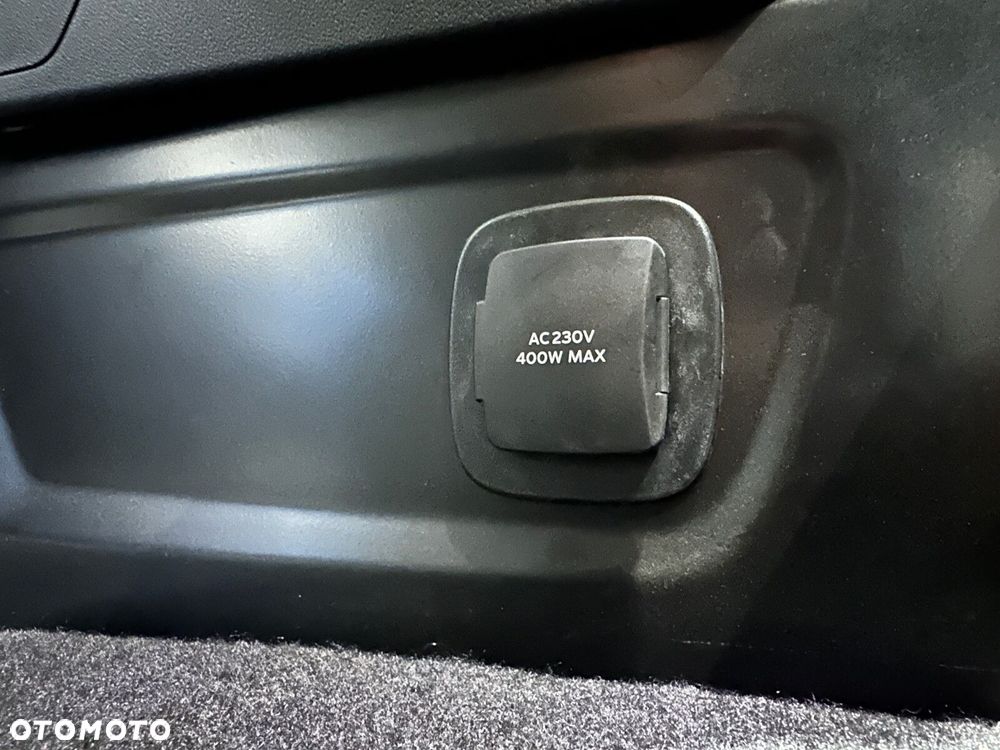 Ford Tourneo Custom - 32