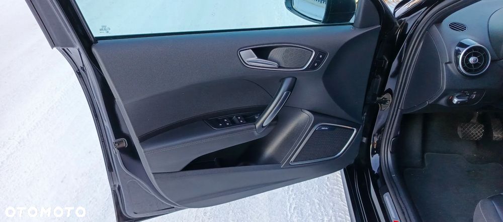 Audi A1 Sportback 1.4 TFSI S tronic S line Sportpaket - 32