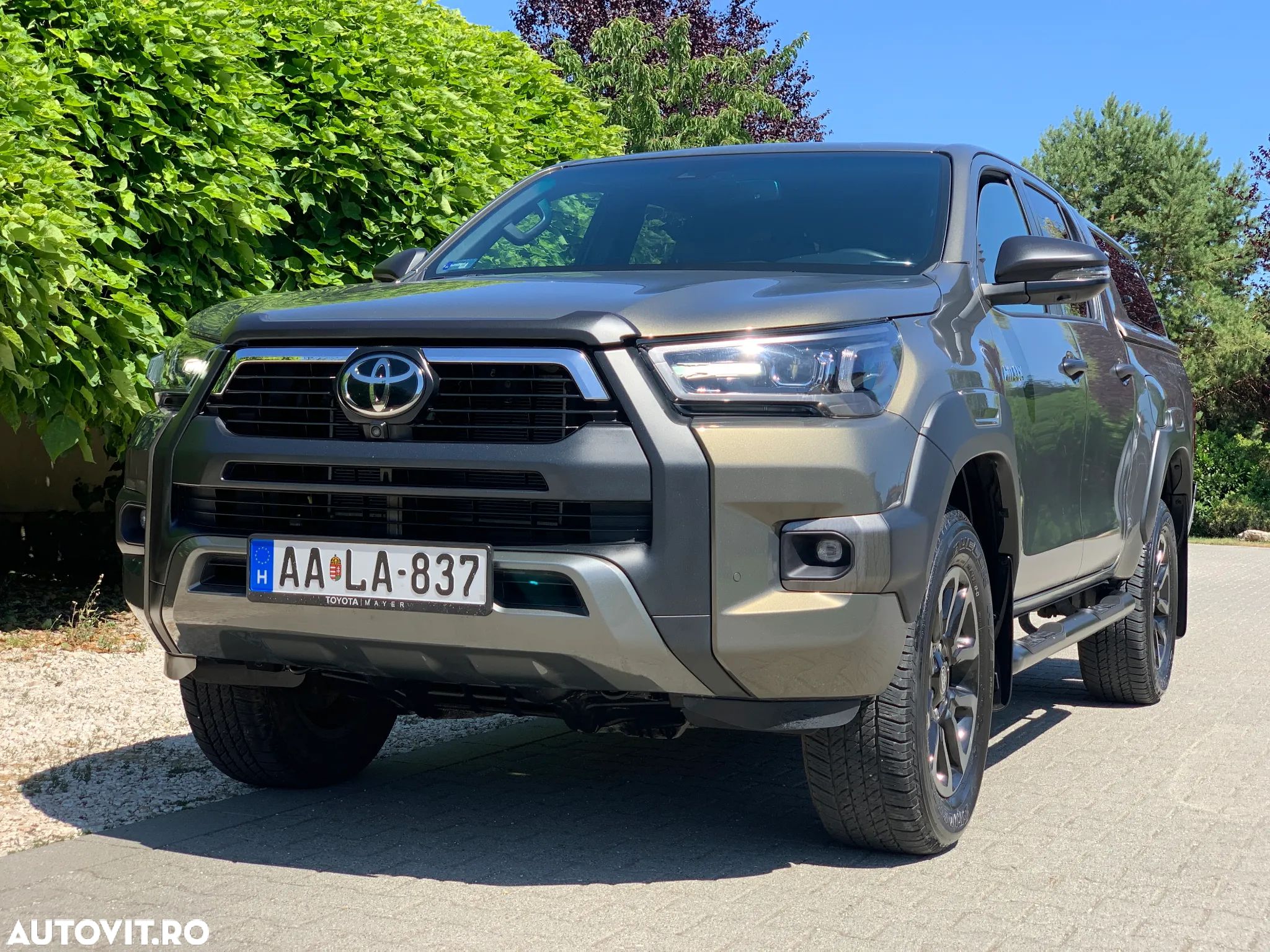 Toyota Hilux - 1