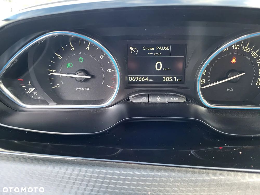 Peugeot 2008 1.2 Pure Tech Allure S&S - 10