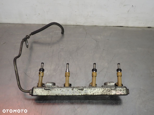 LISTWA WTRYSKOWA TOYOTA COROLLA E15 23250-37010