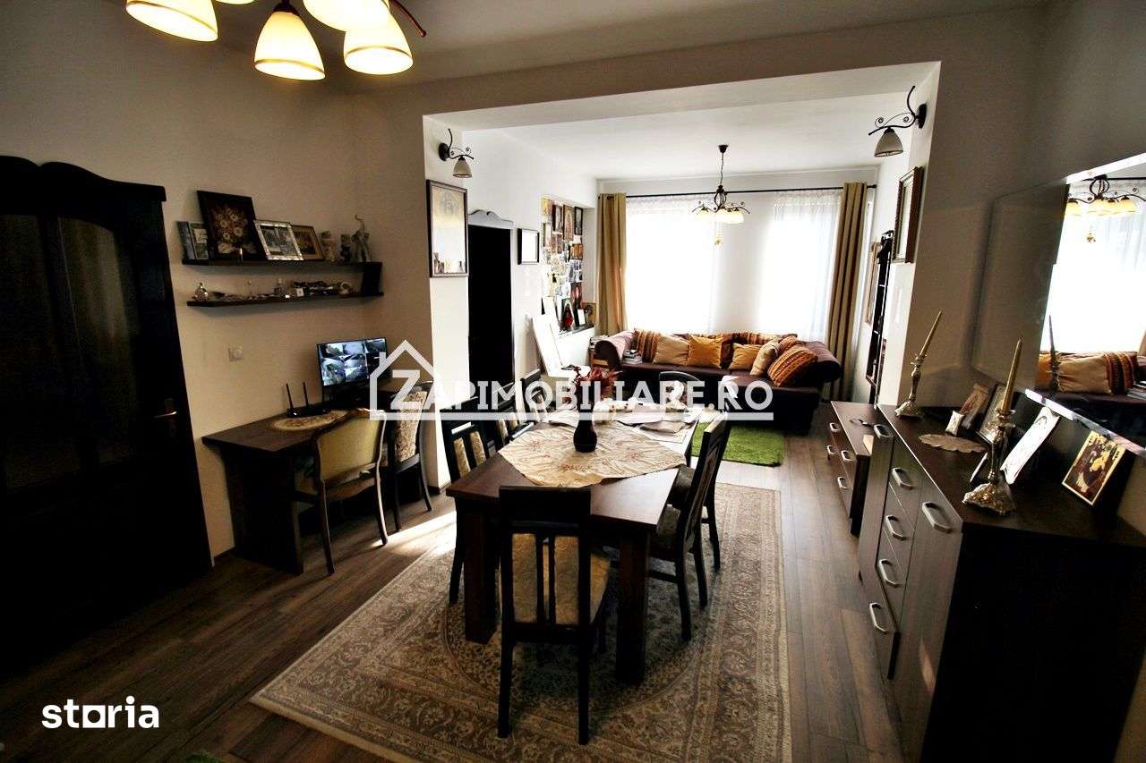 Casa 8 camere,4 bai,482mp,1.100mp teren,2 garaje,0% comision - Imagine principală: 2/20