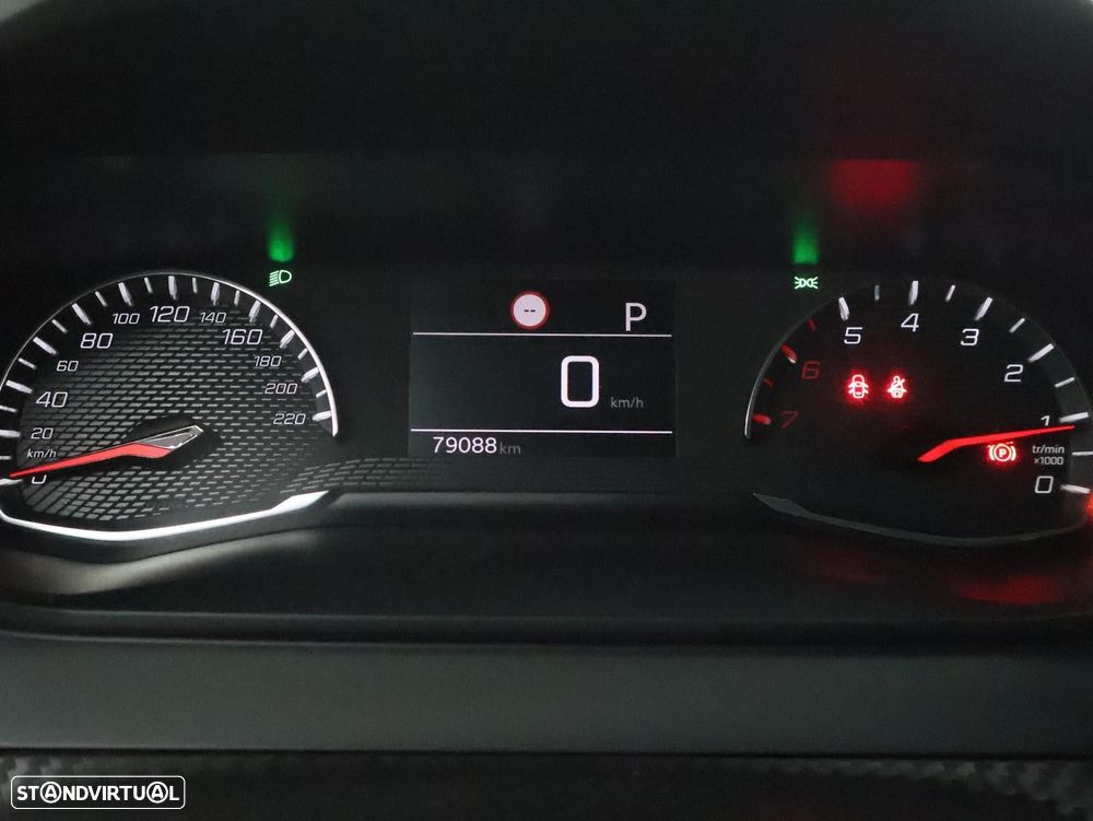Peugeot 208 1.2 PureTech Allure EAT8 - 17
