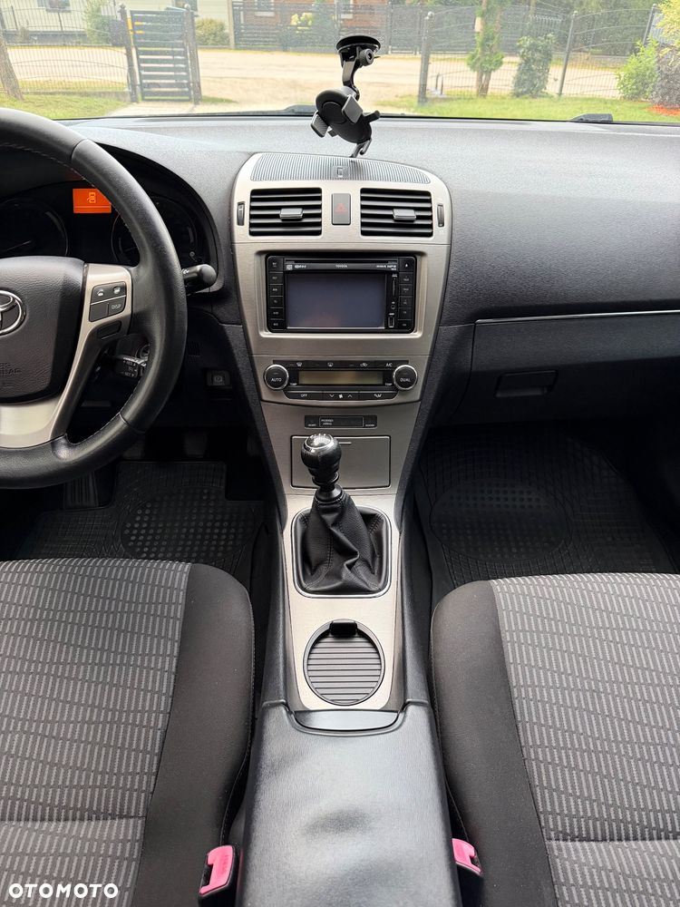 Toyota Avensis - 18