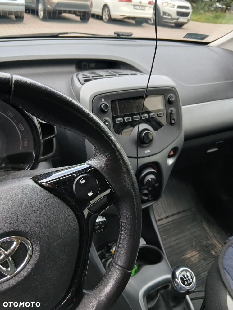 Toyota Aygo x-play - 9