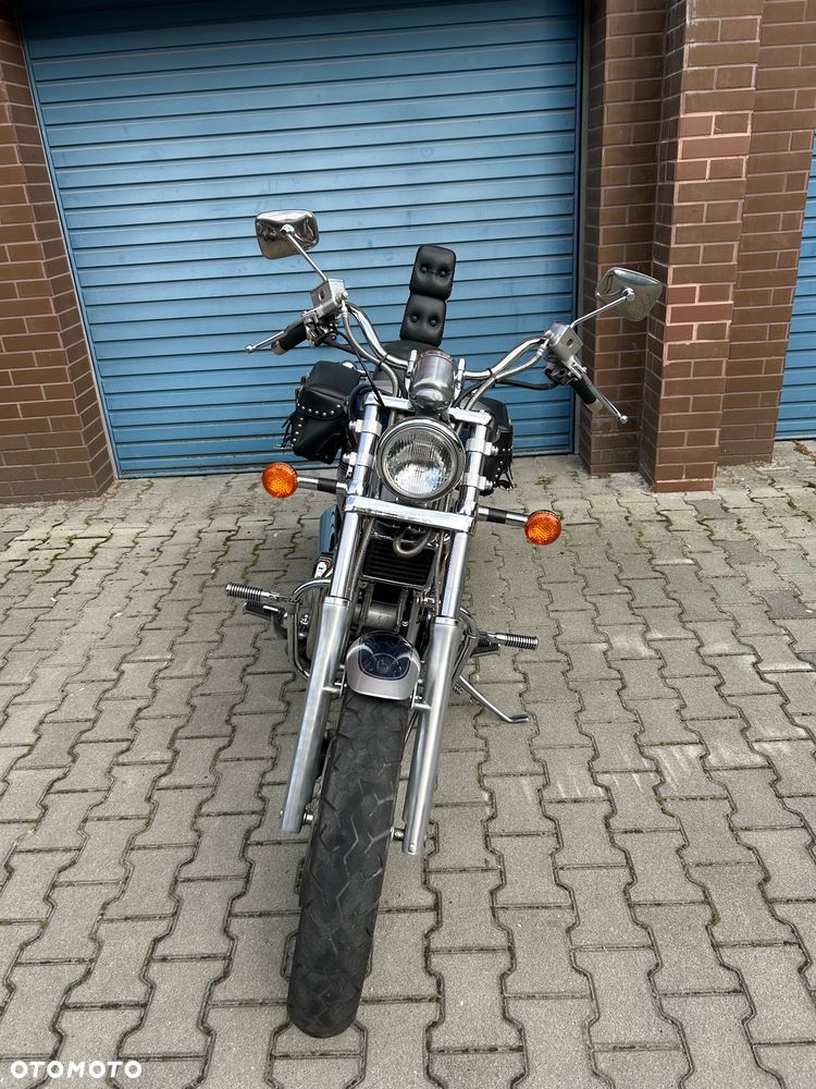 Suzuki Intruder - 1