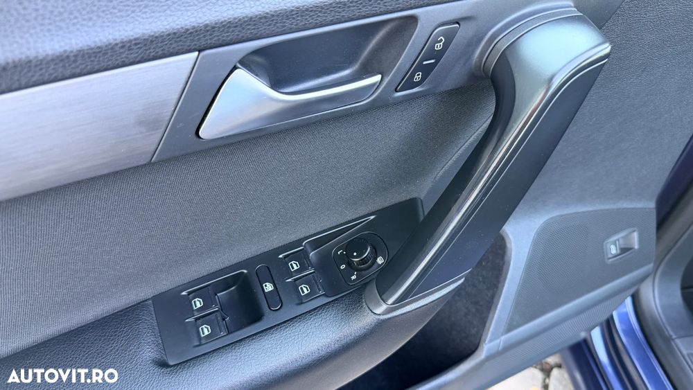 Volkswagen Passat Variant 2.0 TDI BlueMotion Technology DPF Comfortline - 17