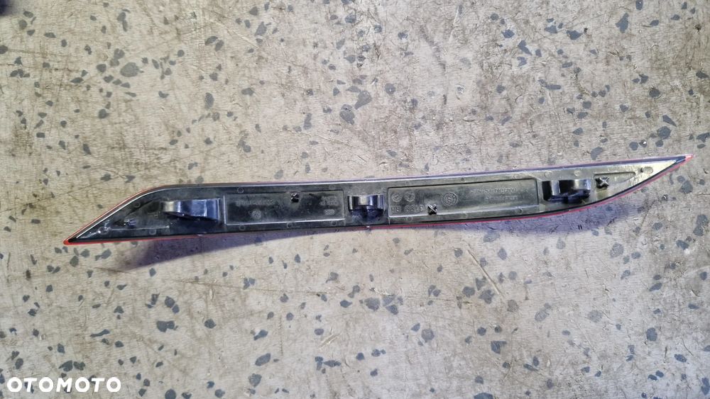 VOLKSWAGEN GOLF VII KOMBI ODBLASK ZDERZAKA TYŁ PRAWY 5G9945106B - 2