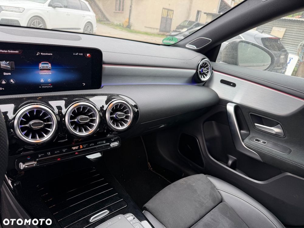 Mercedes-Benz CLA 250 e 8G-DCT AMG Line - 19