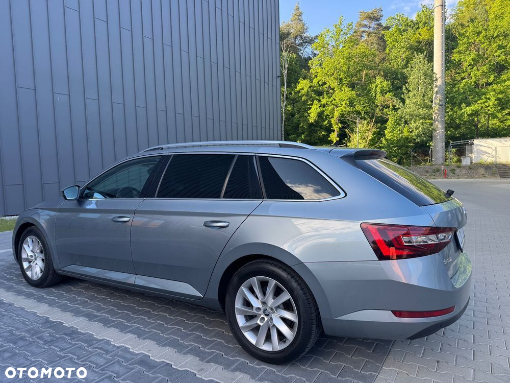 Skoda Superb 2.0 TDI DSG Premium Edition - 11