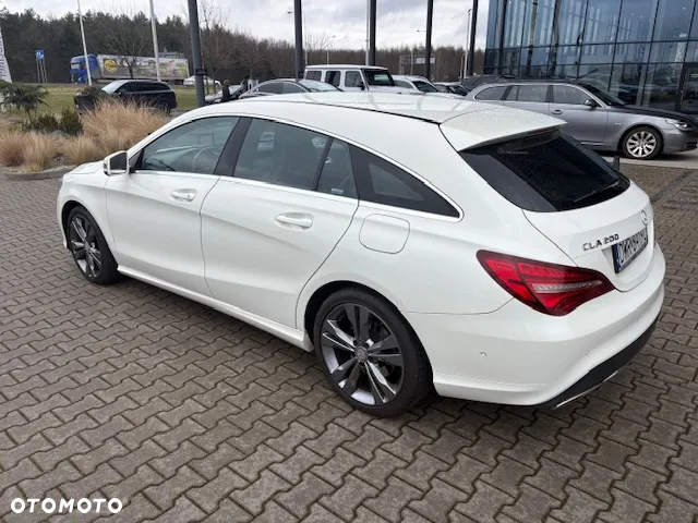 Mercedes-Benz CLA 200 7G-DCT Urban - 6