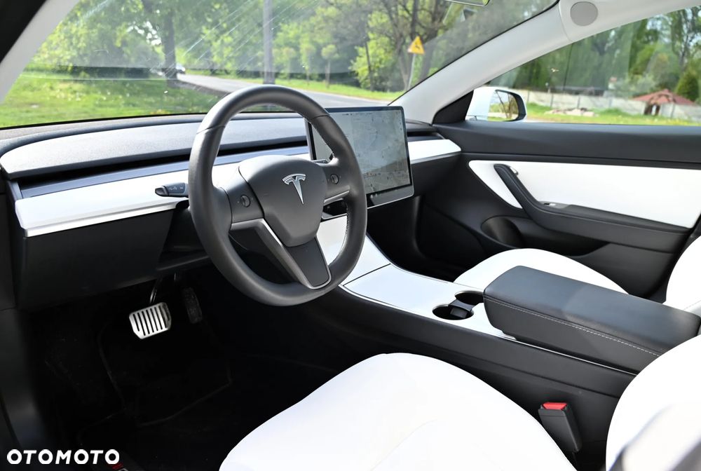 Tesla Model 3 - 23