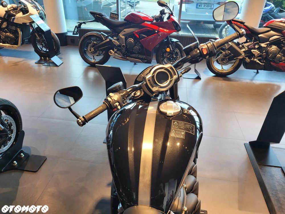 Triumph Rocket - 4