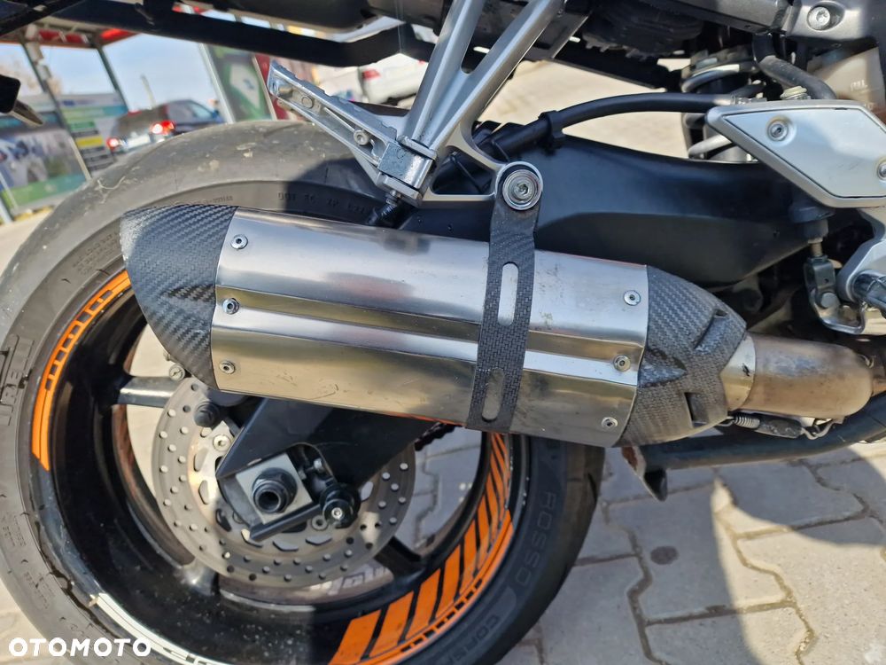 Yamaha FZ - 11