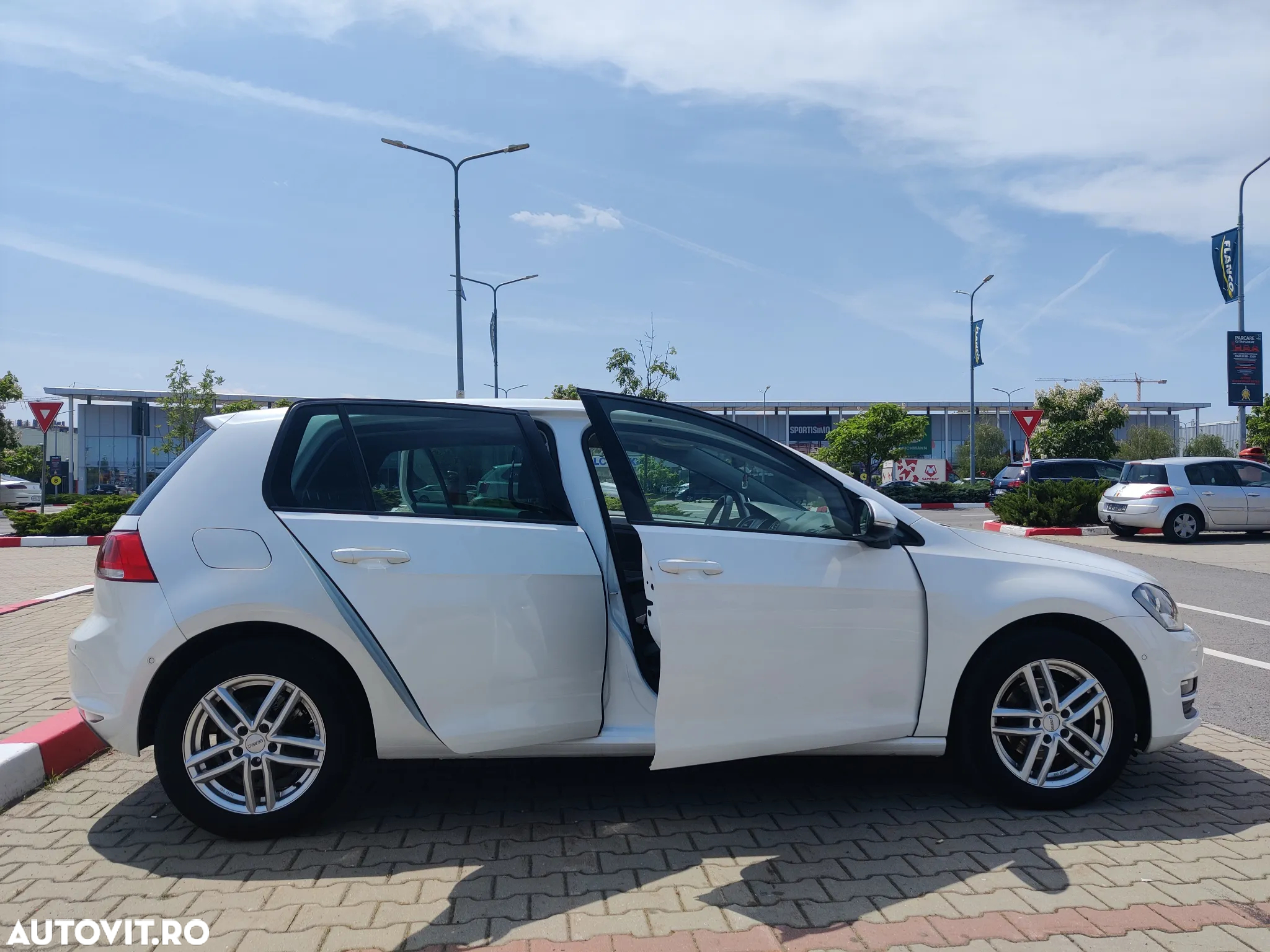 Volkswagen Golf 1.6 TDI BlueMotion Technology DSG Comfortline - 11