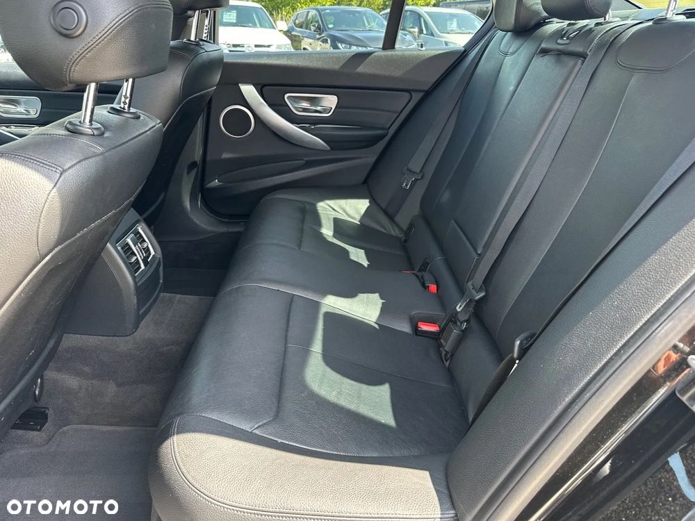 BMW Seria 3 318d - 16