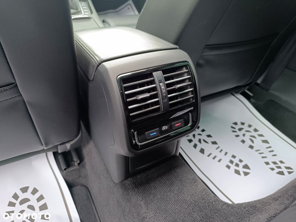 Volkswagen Passat 2.0 TDI (BlueMotion Technology) Highline - 35