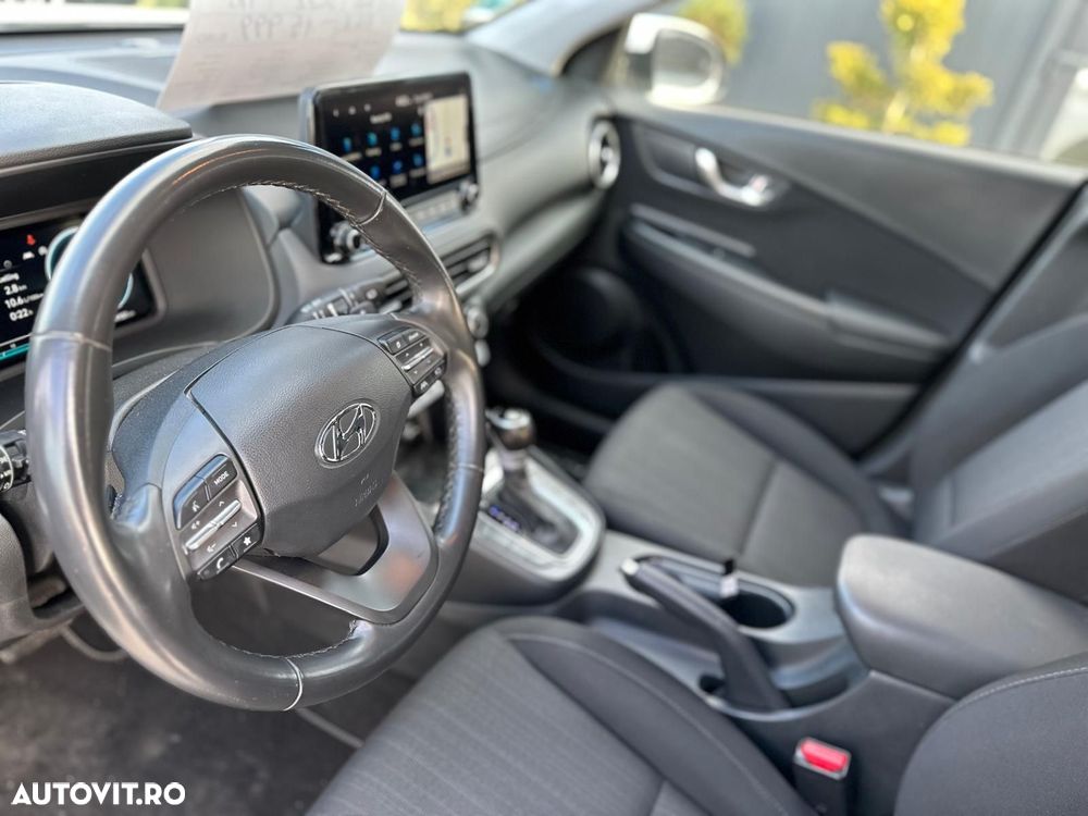 Hyundai KONA - 11