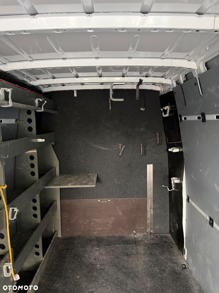 Mercedes-Benz Sprinter - 16