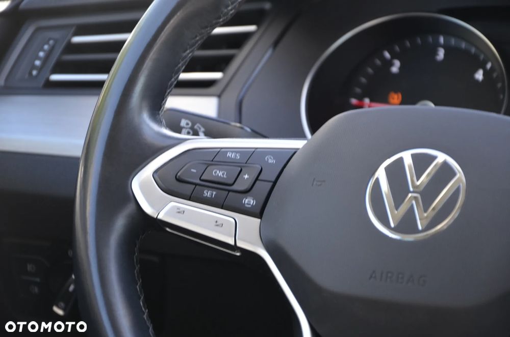 Volkswagen Passat - 30