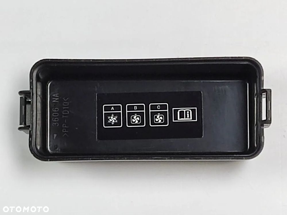 MITSUBISHI OUTLANDER PHEV 20-22r Pokrywa Skrzynki Bezpieczników - 4